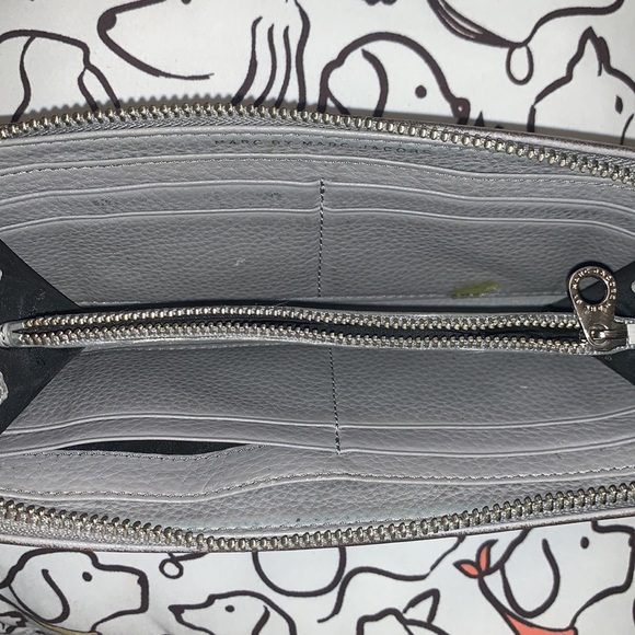 Gray Marc Jacobs bag w/ wallet - Picture 13 of 13